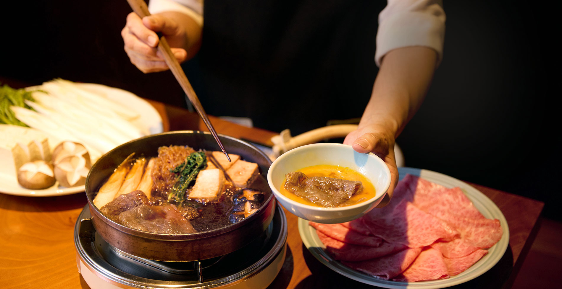 スタッフが焼く様子